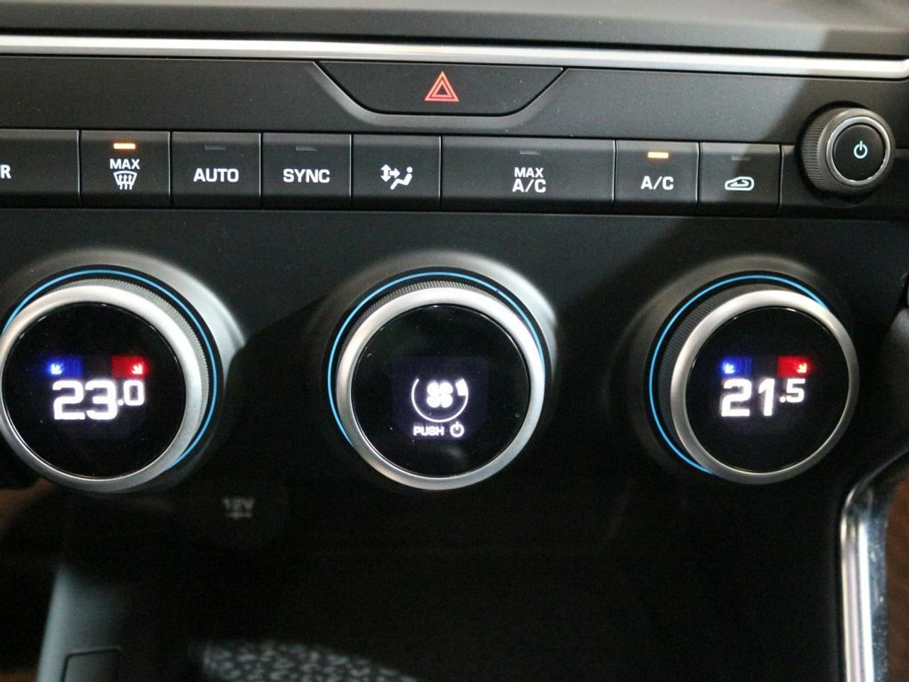 Foto Jaguar E-Pace 29