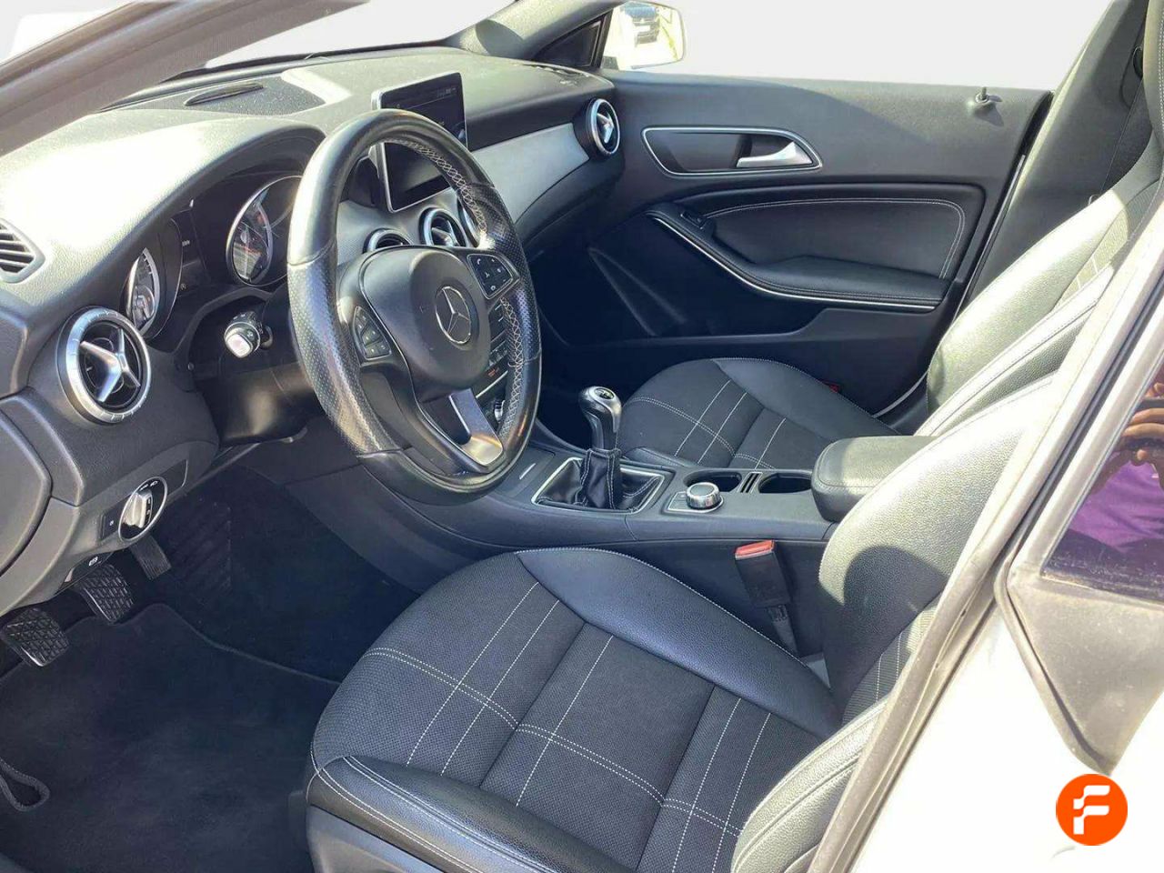 Foto Mercedes-Benz Clase CLA 15