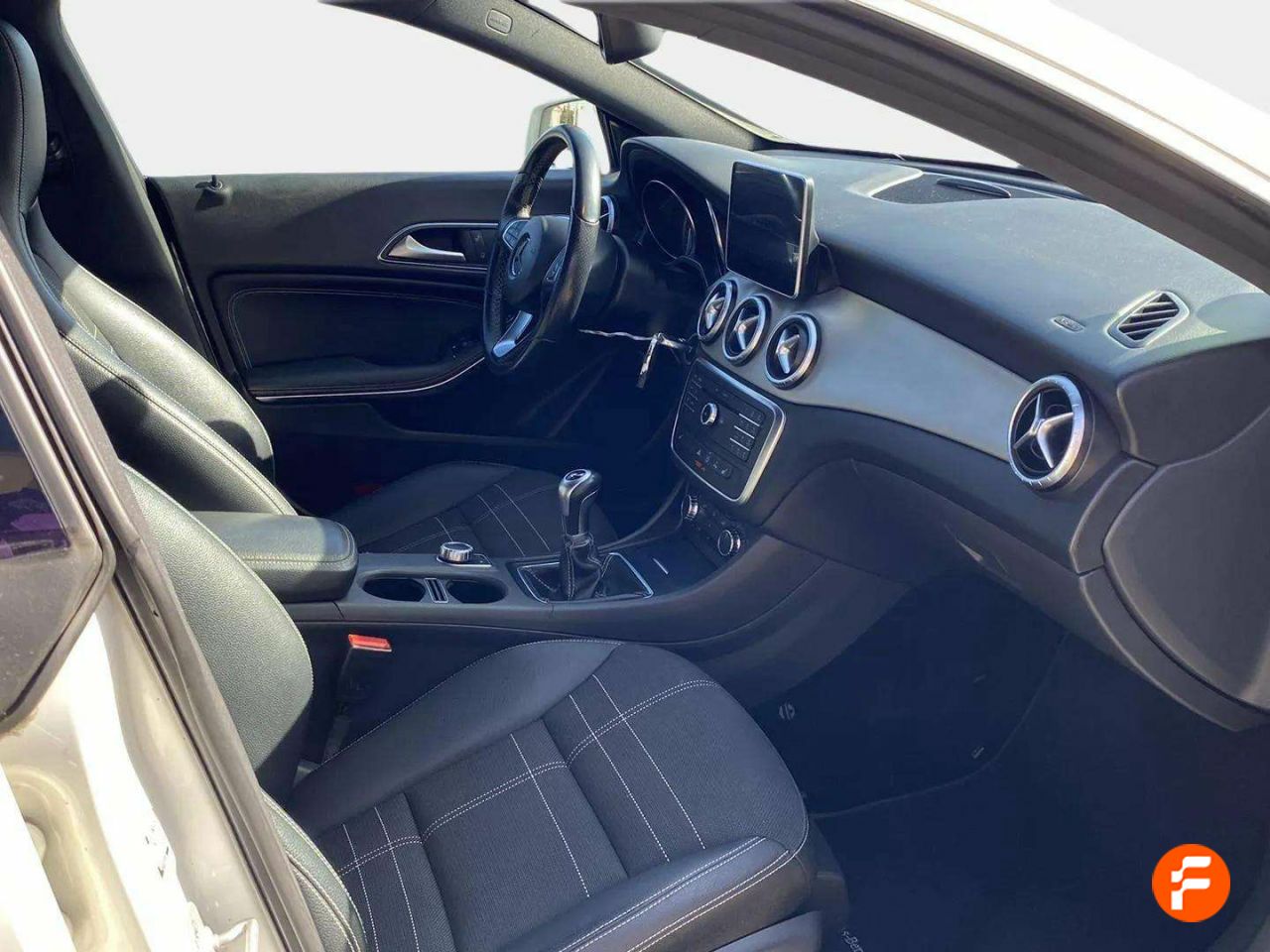 Foto Mercedes-Benz Clase CLA 16