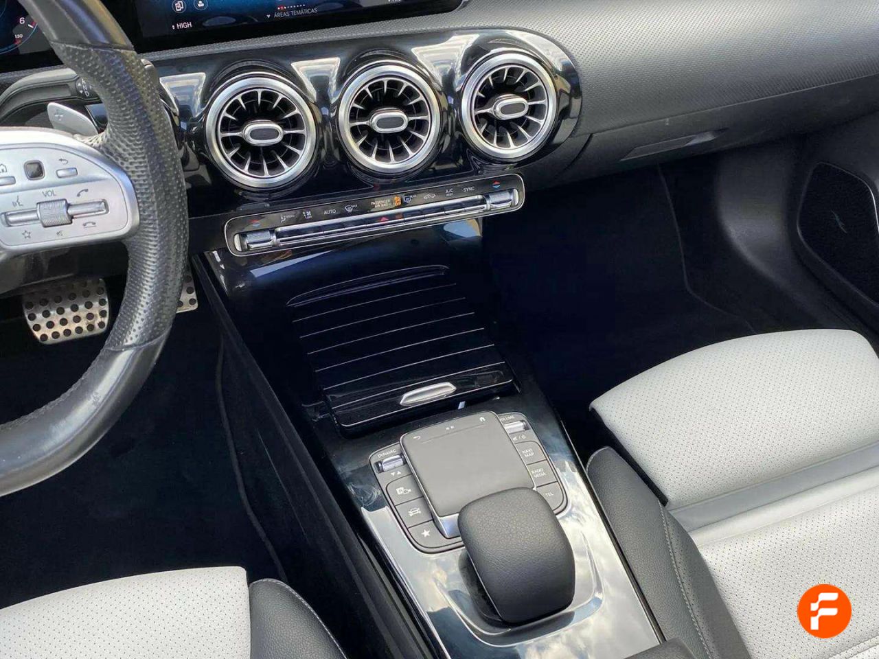 Foto Mercedes-Benz Clase CLA 11
