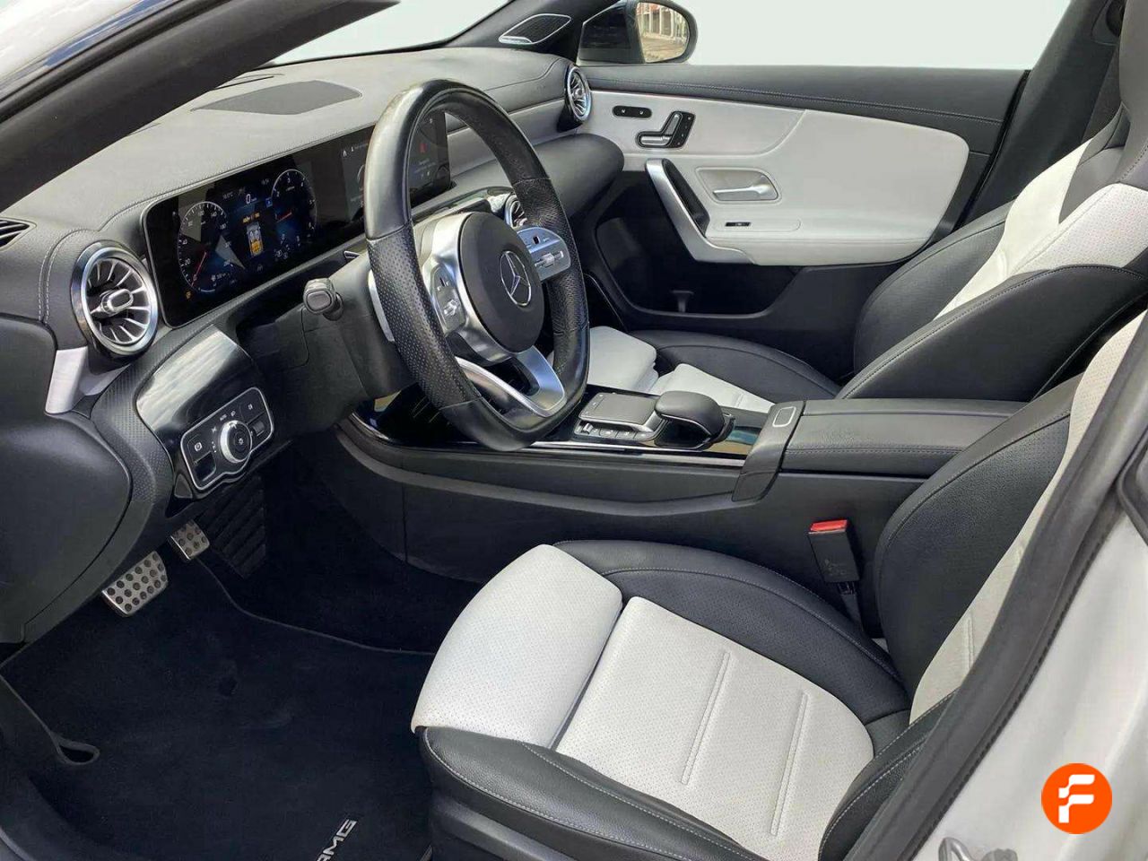 Foto Mercedes-Benz Clase CLA 14