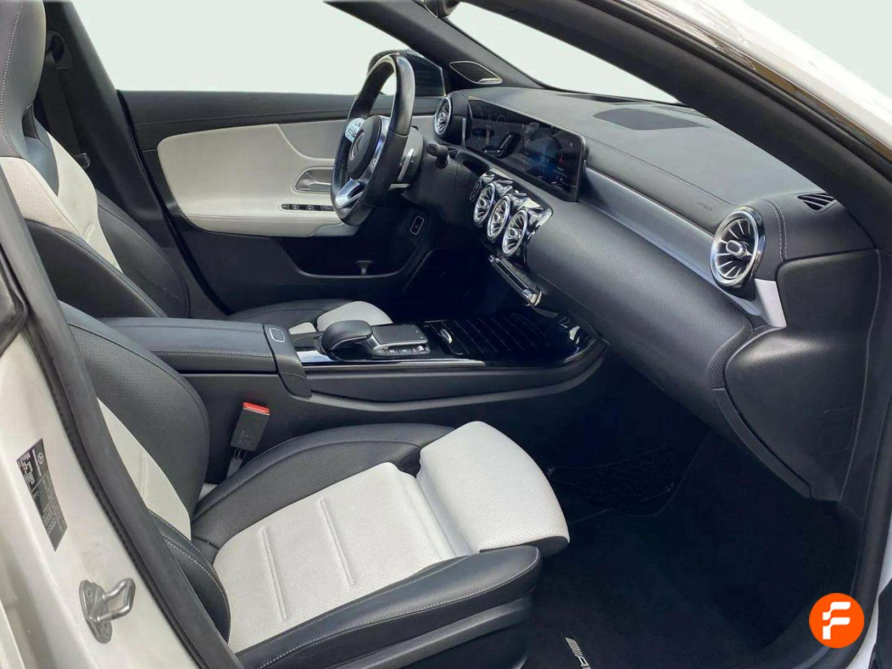 Foto Mercedes-Benz Clase CLA 15