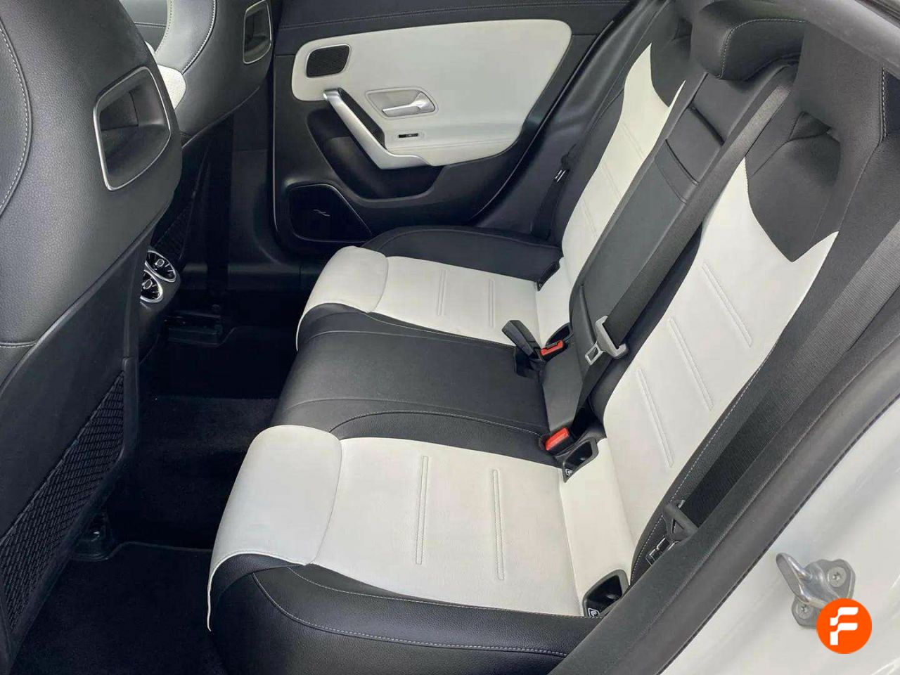 Foto Mercedes-Benz Clase CLA 16