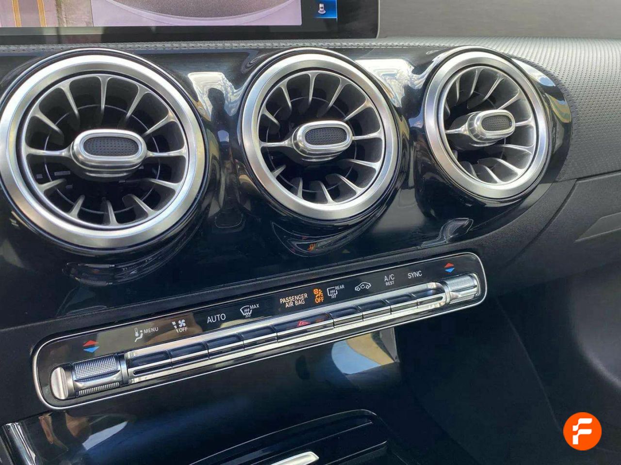 Foto Mercedes-Benz Clase CLA 24