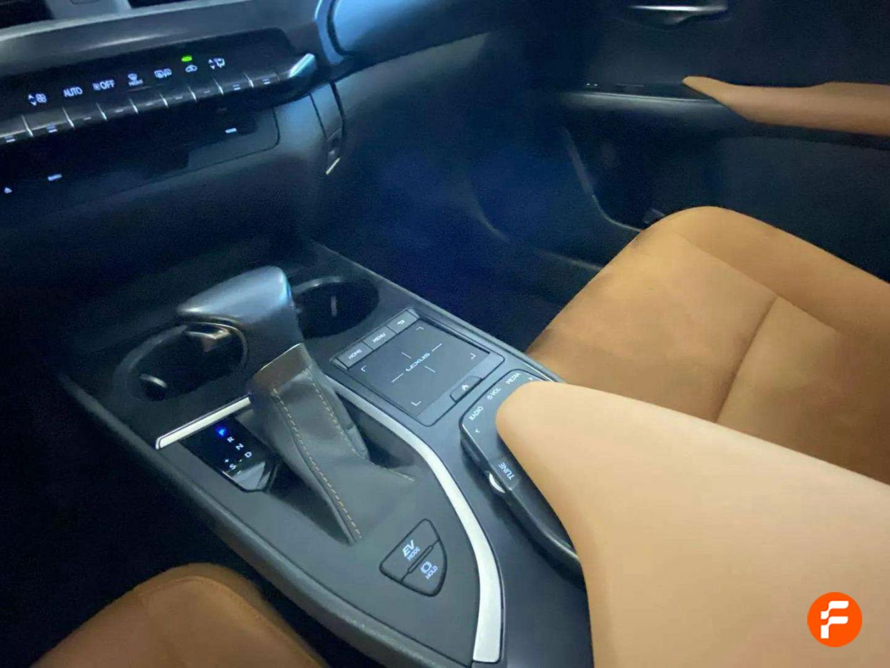 Foto Lexus UX 15
