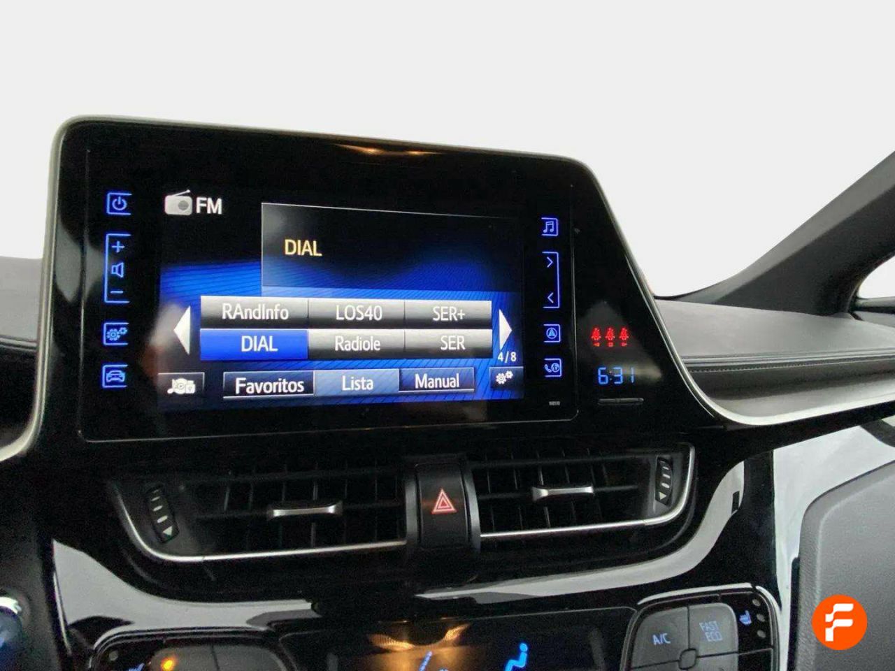 Foto Toyota C-HR 11