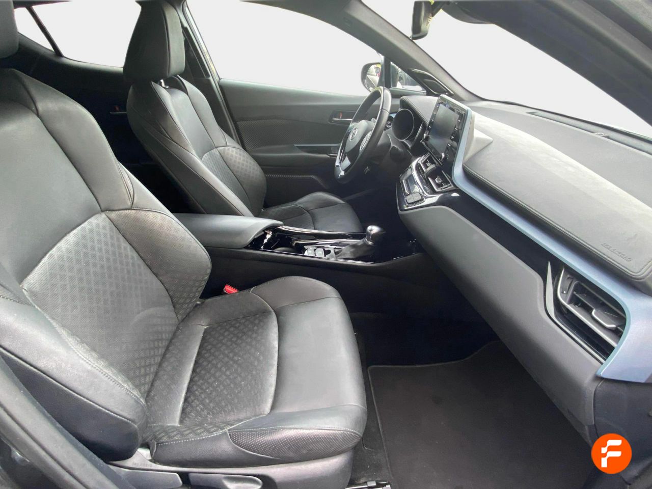 Foto Toyota C-HR 15
