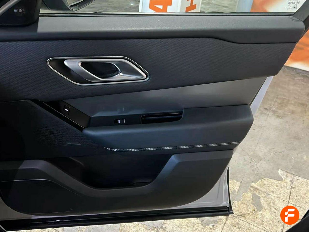 Foto Land-Rover Range Rover Velar 24