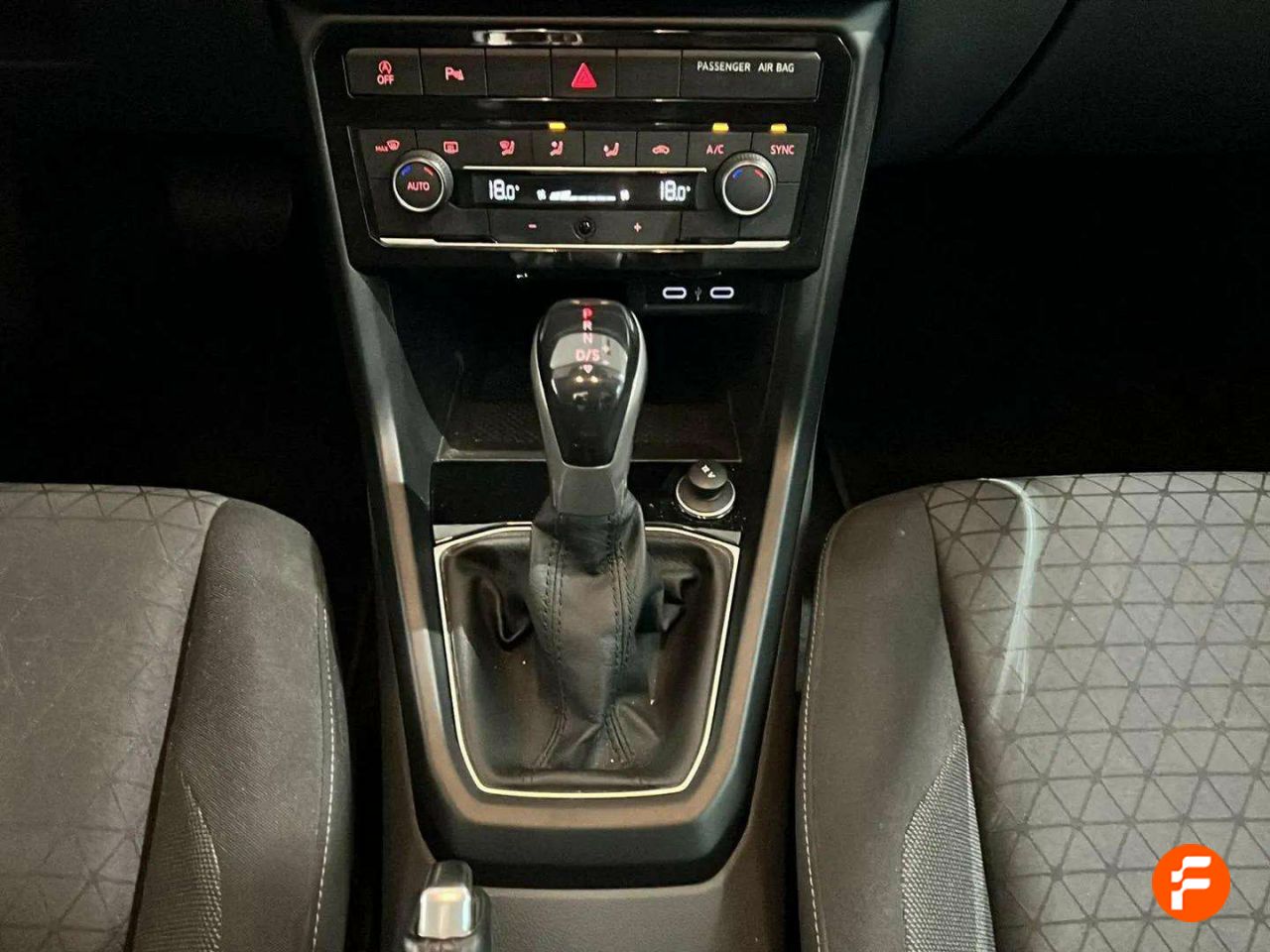 Foto Volkswagen T-Cross 18