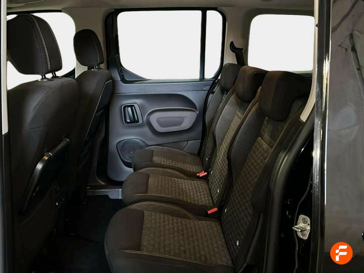 Foto Peugeot Rifter 12