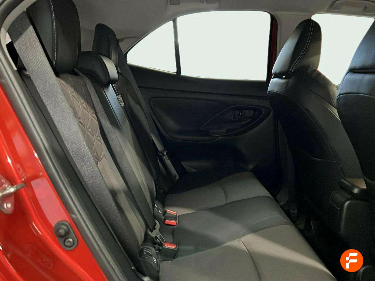 Foto Toyota Yaris 13