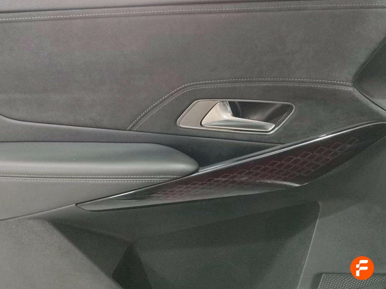 Foto DS Automobiles DS 7 8