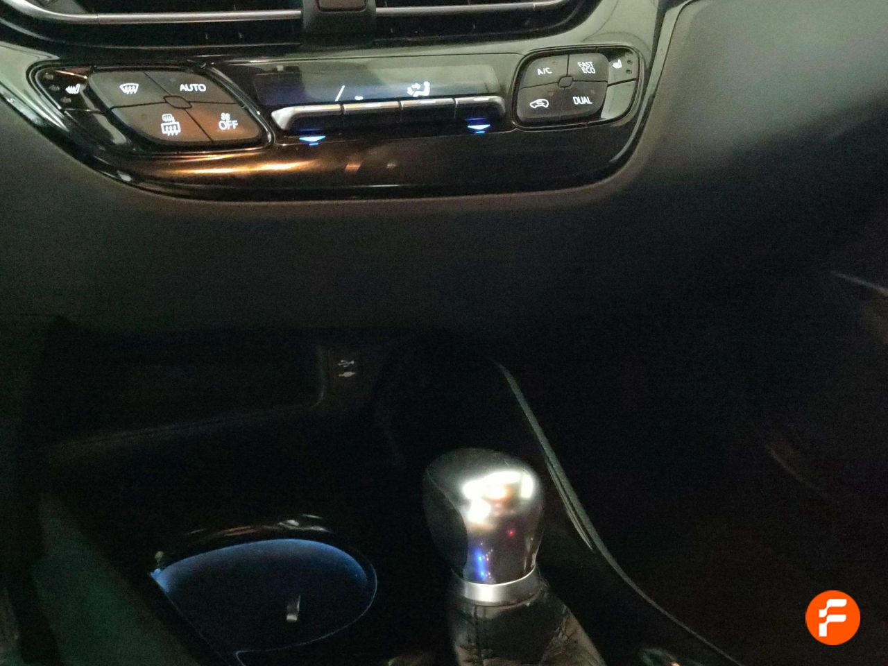 Foto Toyota C-HR 19