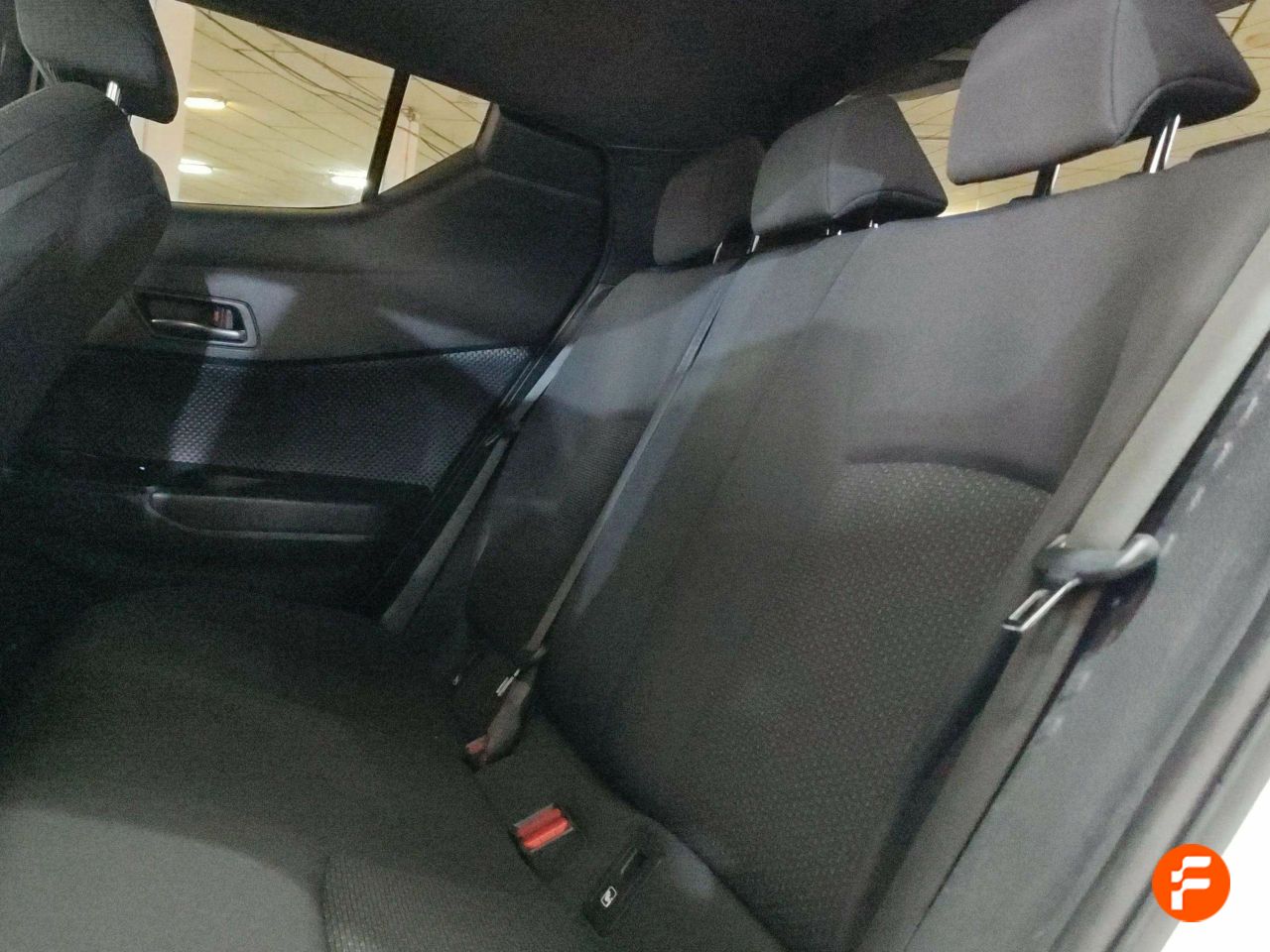 Foto Toyota C-HR 22