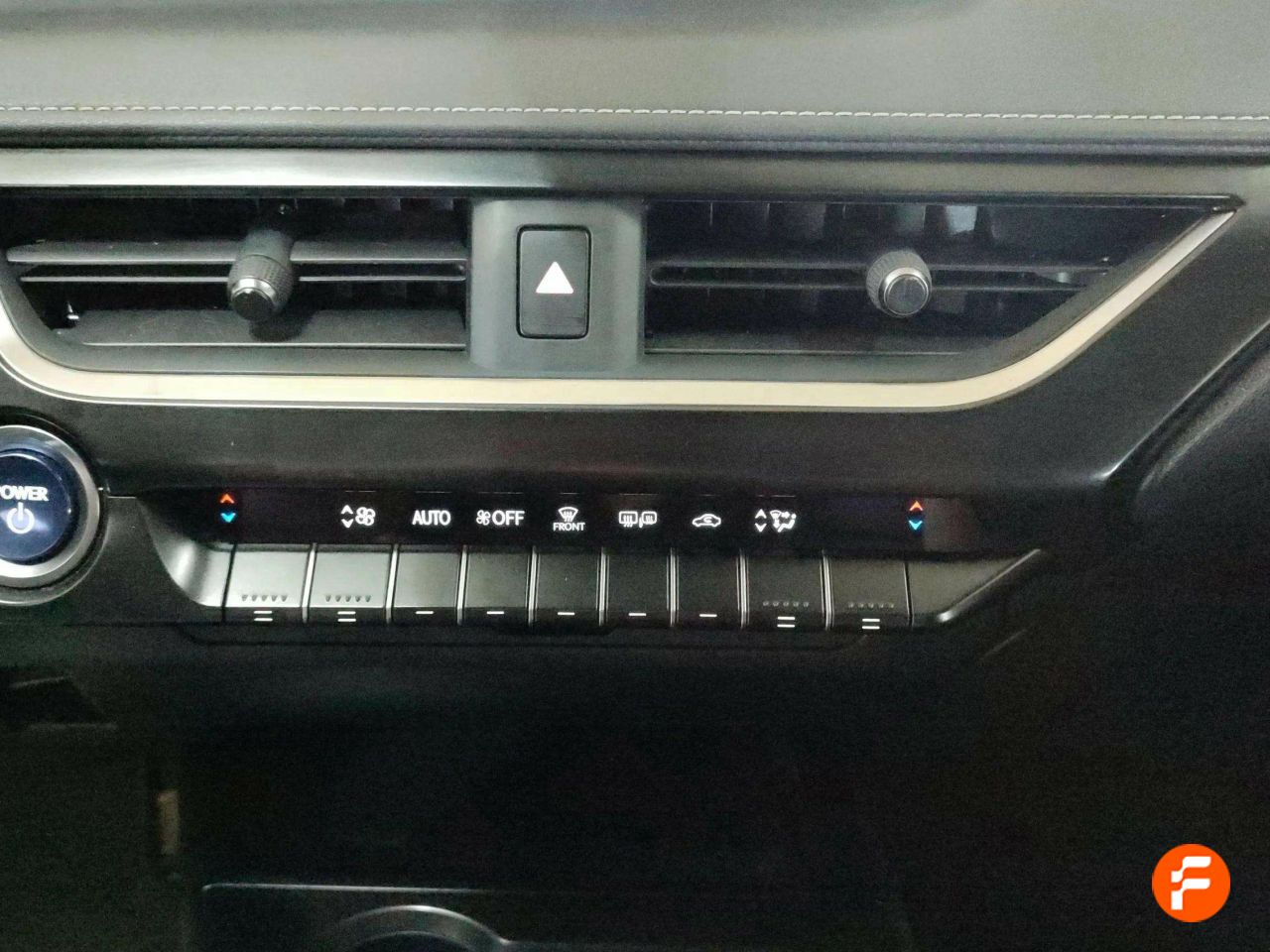 Foto Lexus UX 14