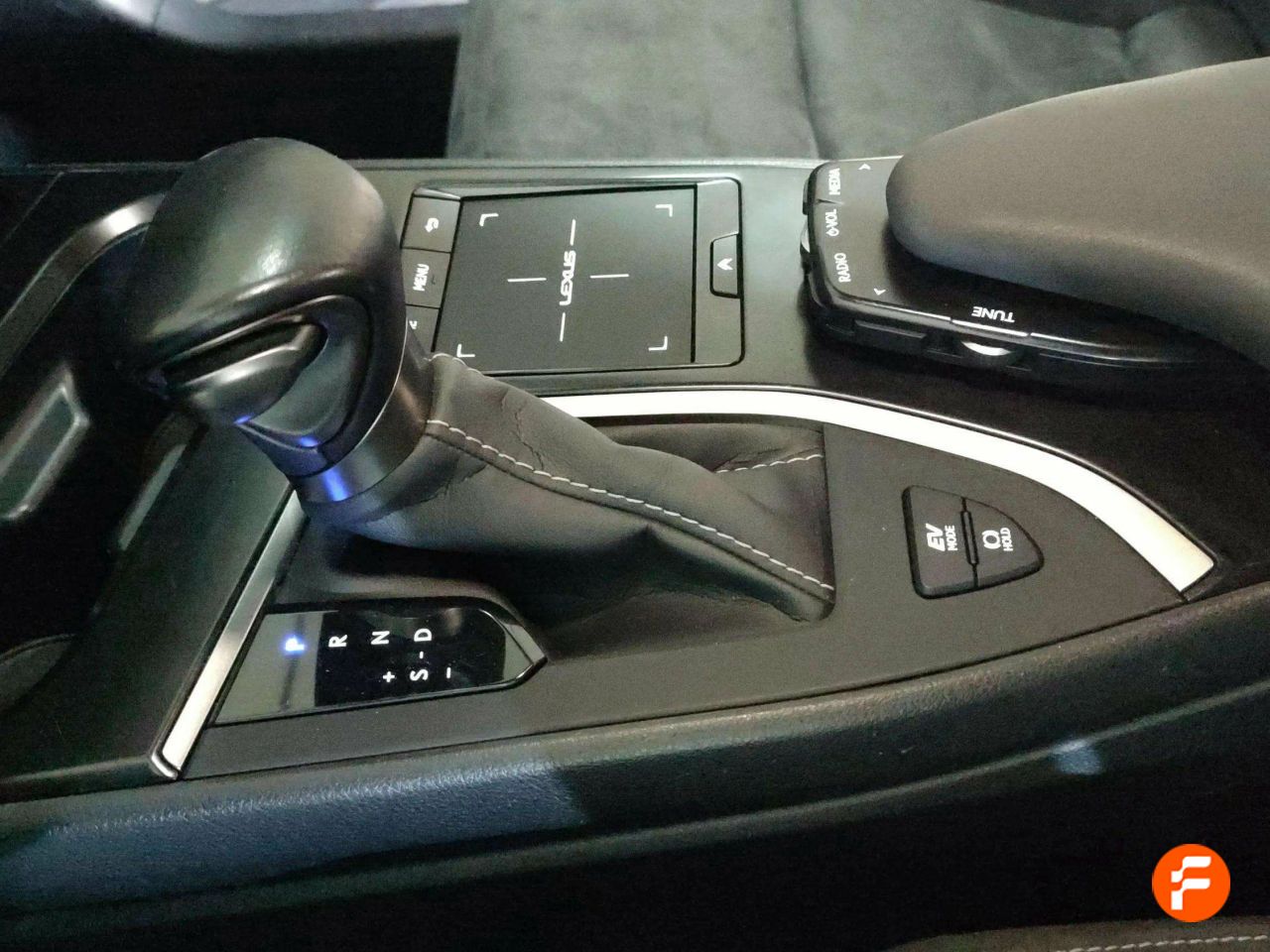 Foto Lexus UX 16