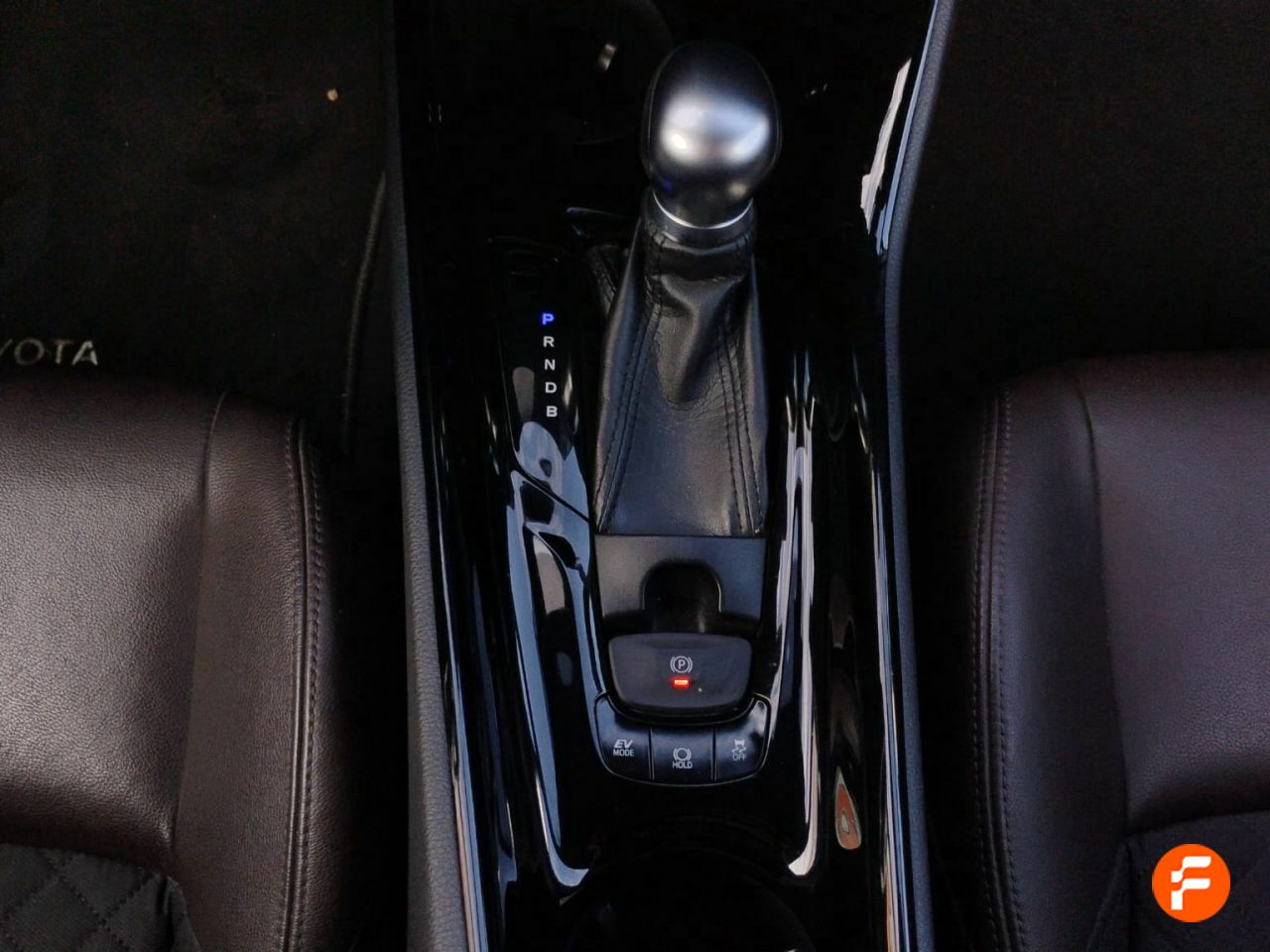 Foto Toyota C-HR 17