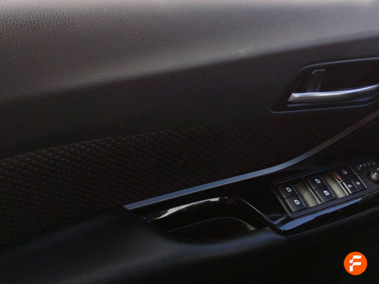 Foto Toyota C-HR 26