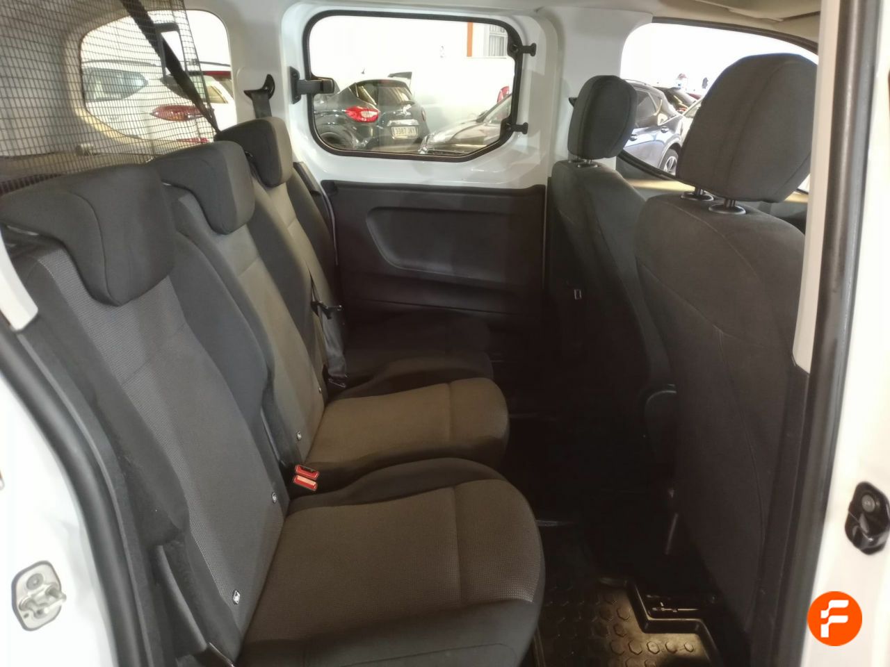 Foto Peugeot Rifter 8