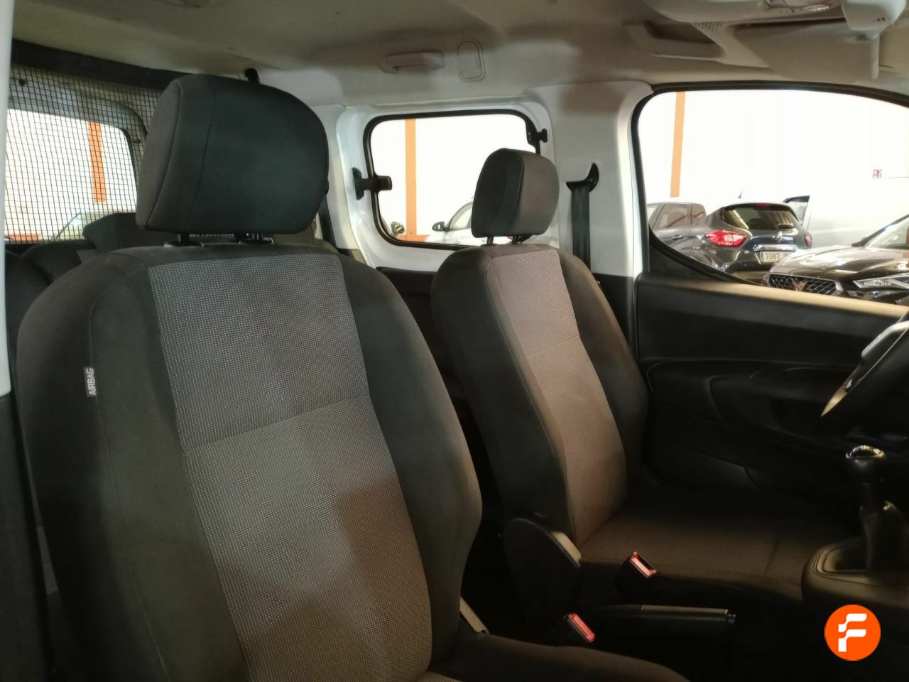 Foto Peugeot Rifter 10