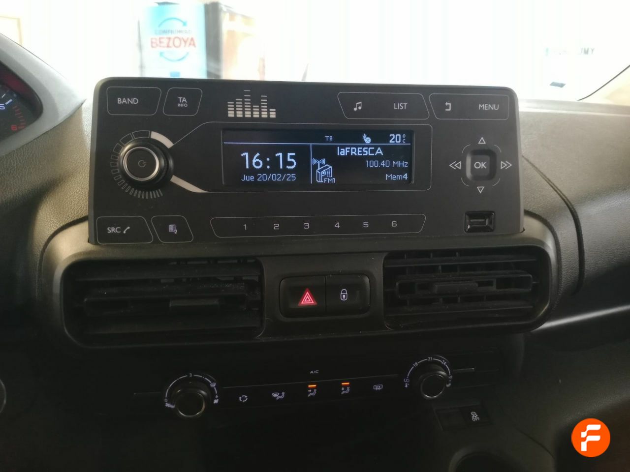 Foto Peugeot Rifter 13