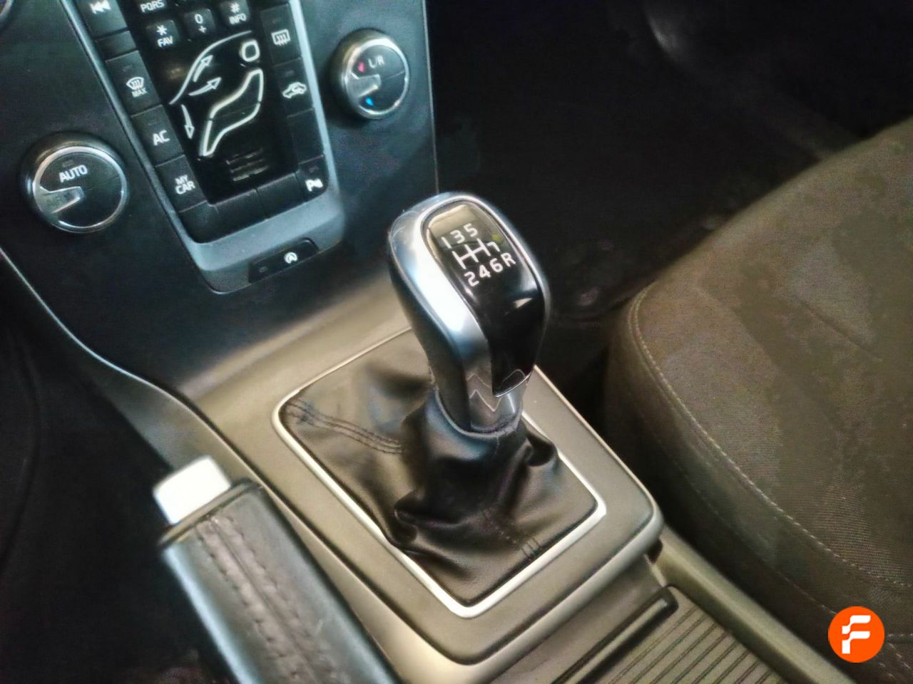 Foto Volvo V40 8