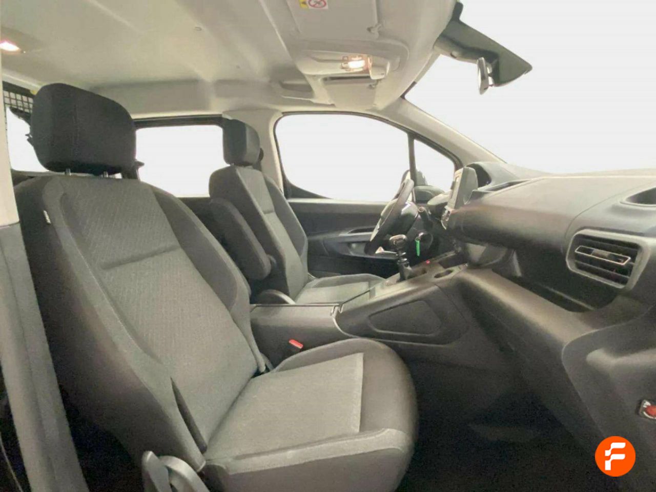 Foto Peugeot Rifter 10