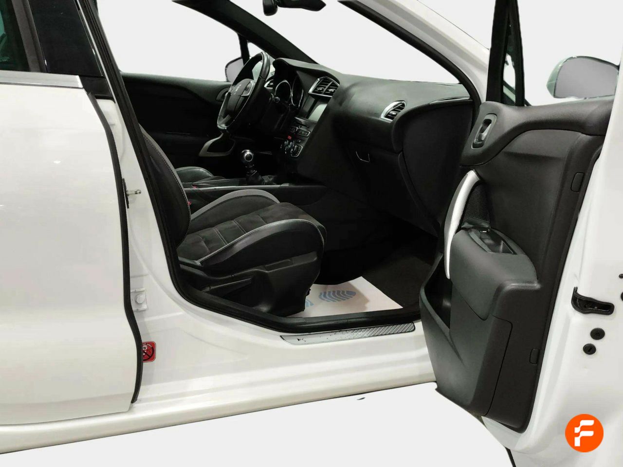 Foto DS Automobiles DS 4 8
