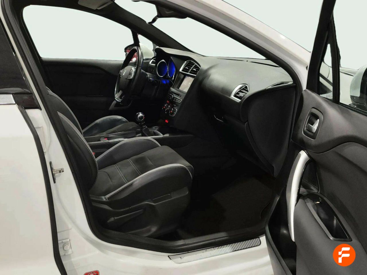 Foto DS Automobiles DS 4 8