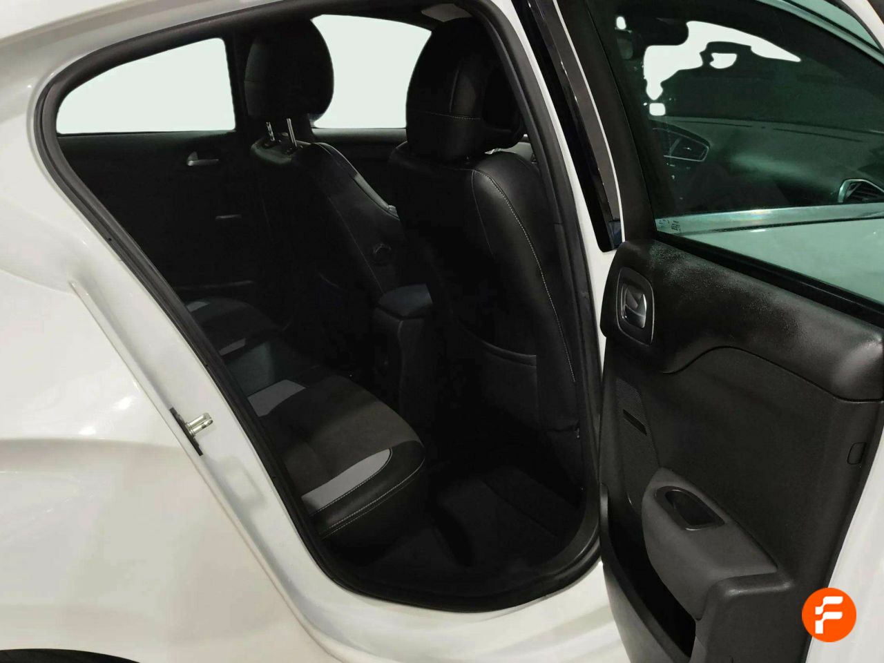 Foto DS Automobiles DS 4 9