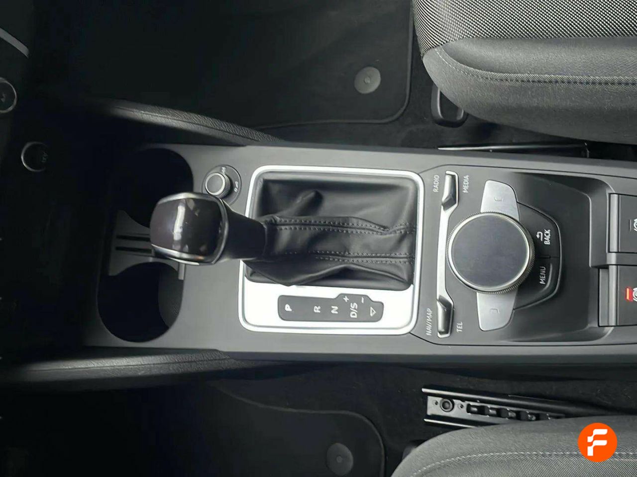 Foto Audi Q2 12