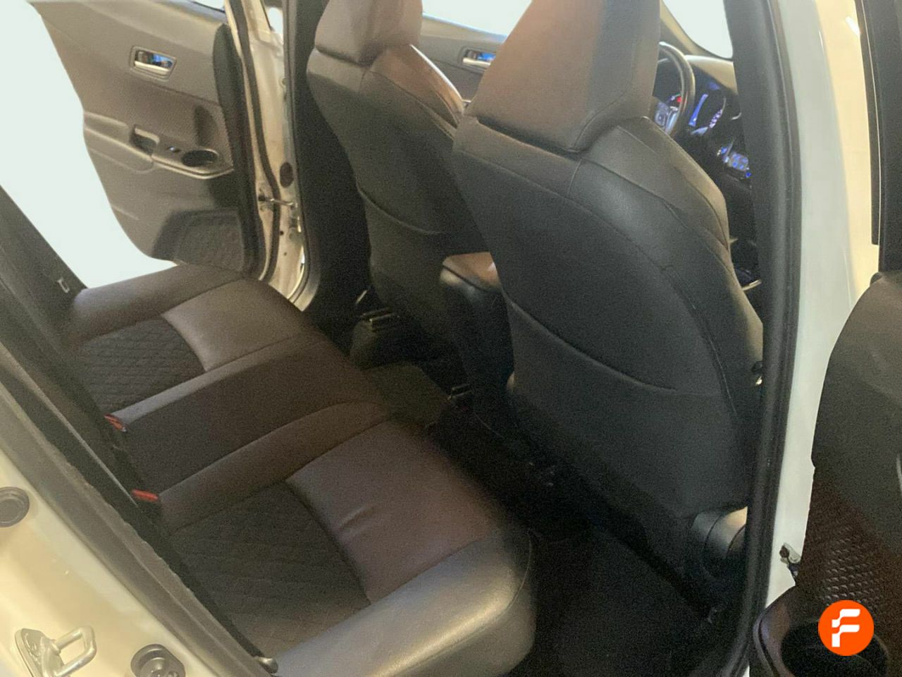 Foto Toyota C-HR 11