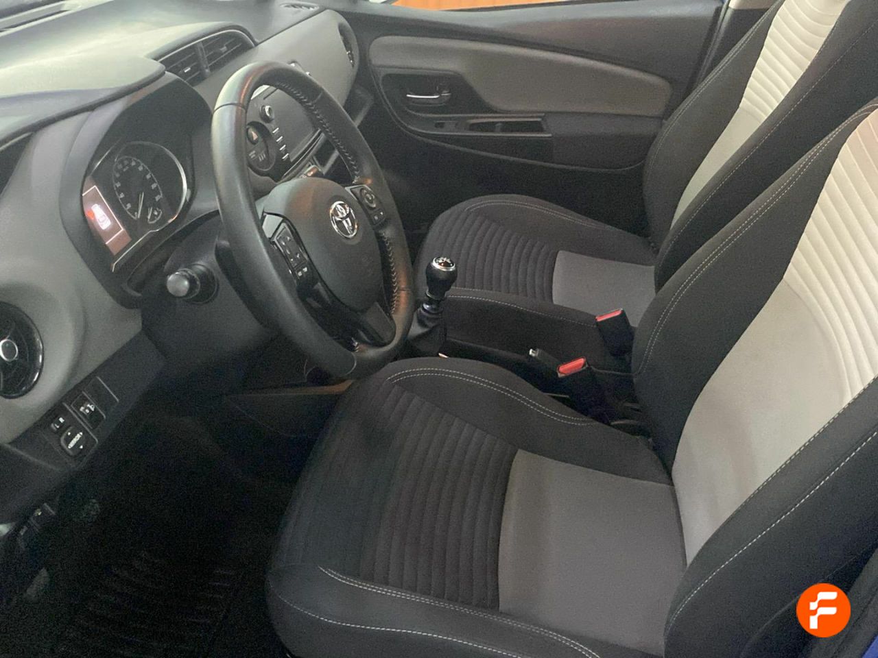 Foto Toyota Yaris 11