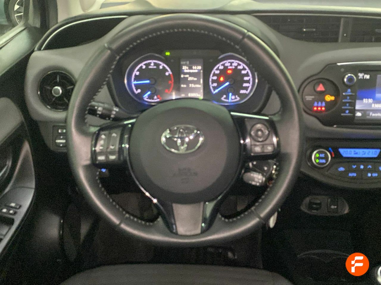Foto Toyota Yaris 15