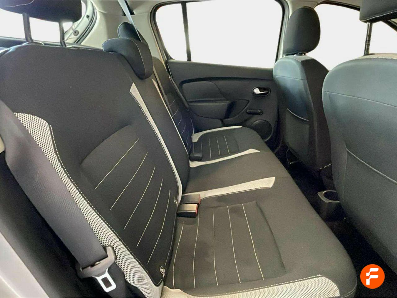 Foto Dacia Sandero 14