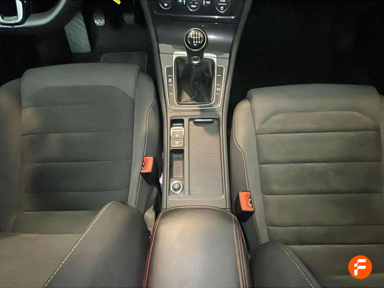 Foto Volkswagen Golf 24
