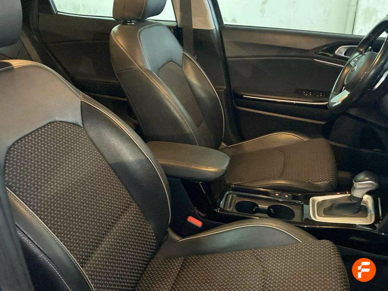 Foto Kia XCeed 25