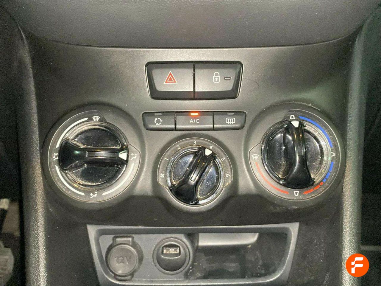Foto Peugeot 208 18