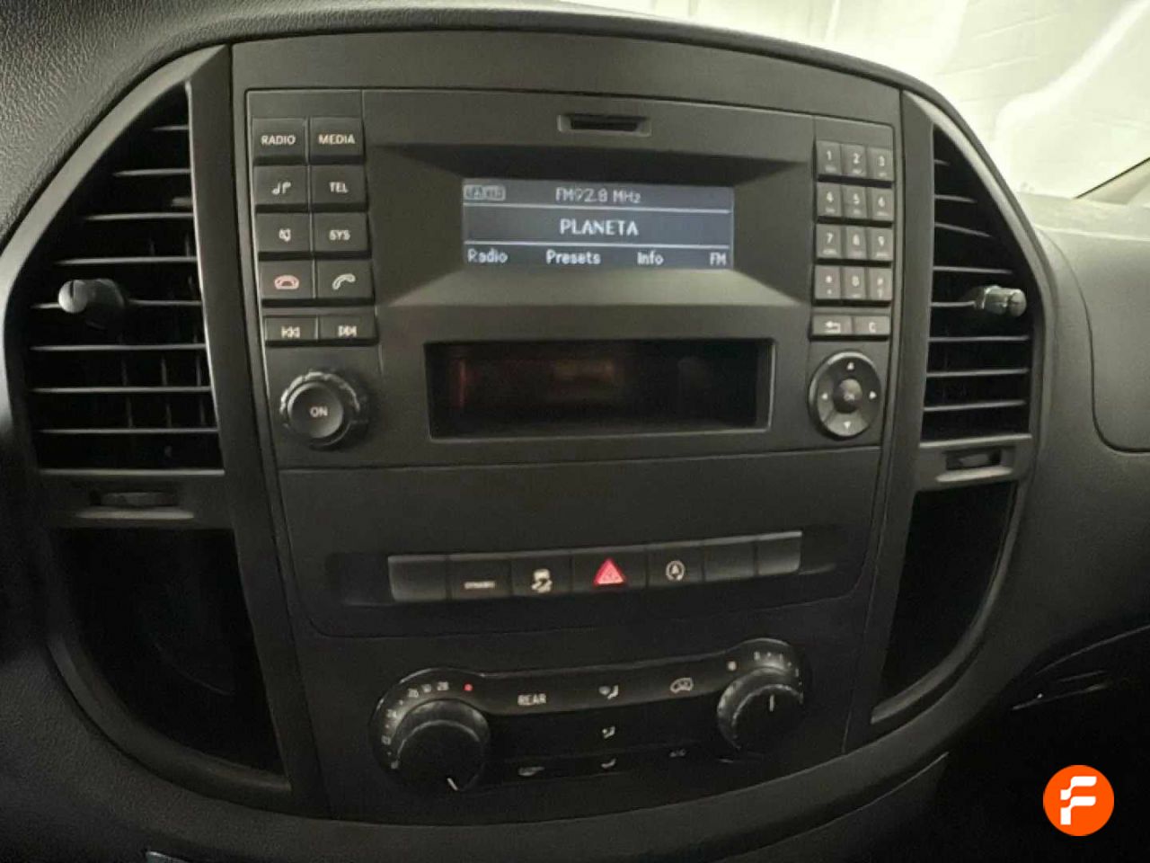Foto Mercedes-Benz Vito 21