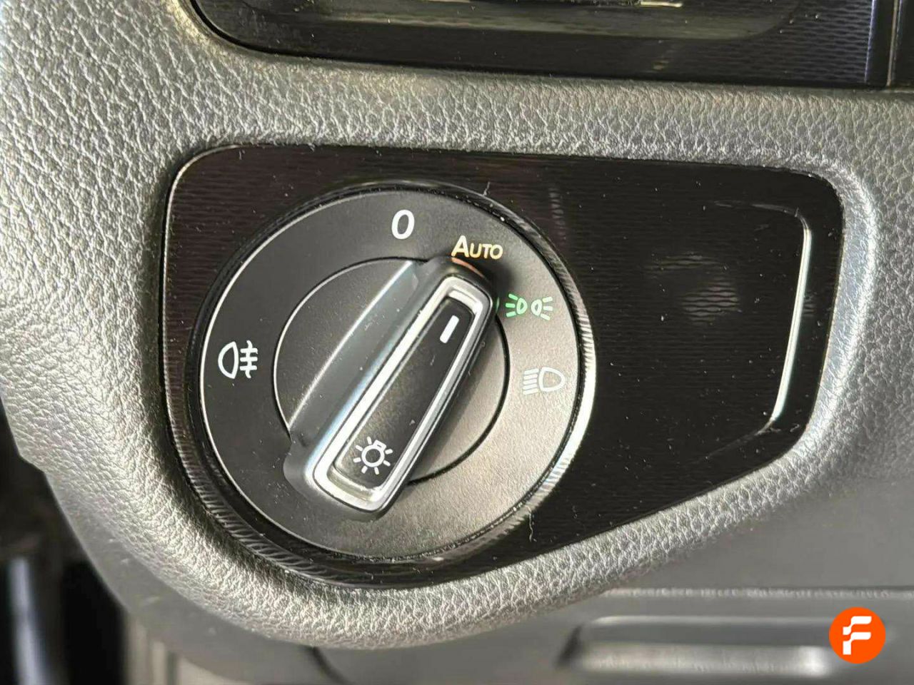 Foto Volkswagen Golf 32