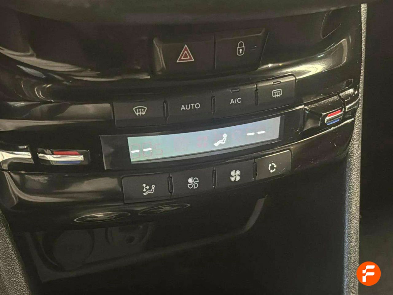 Foto Peugeot 208 25