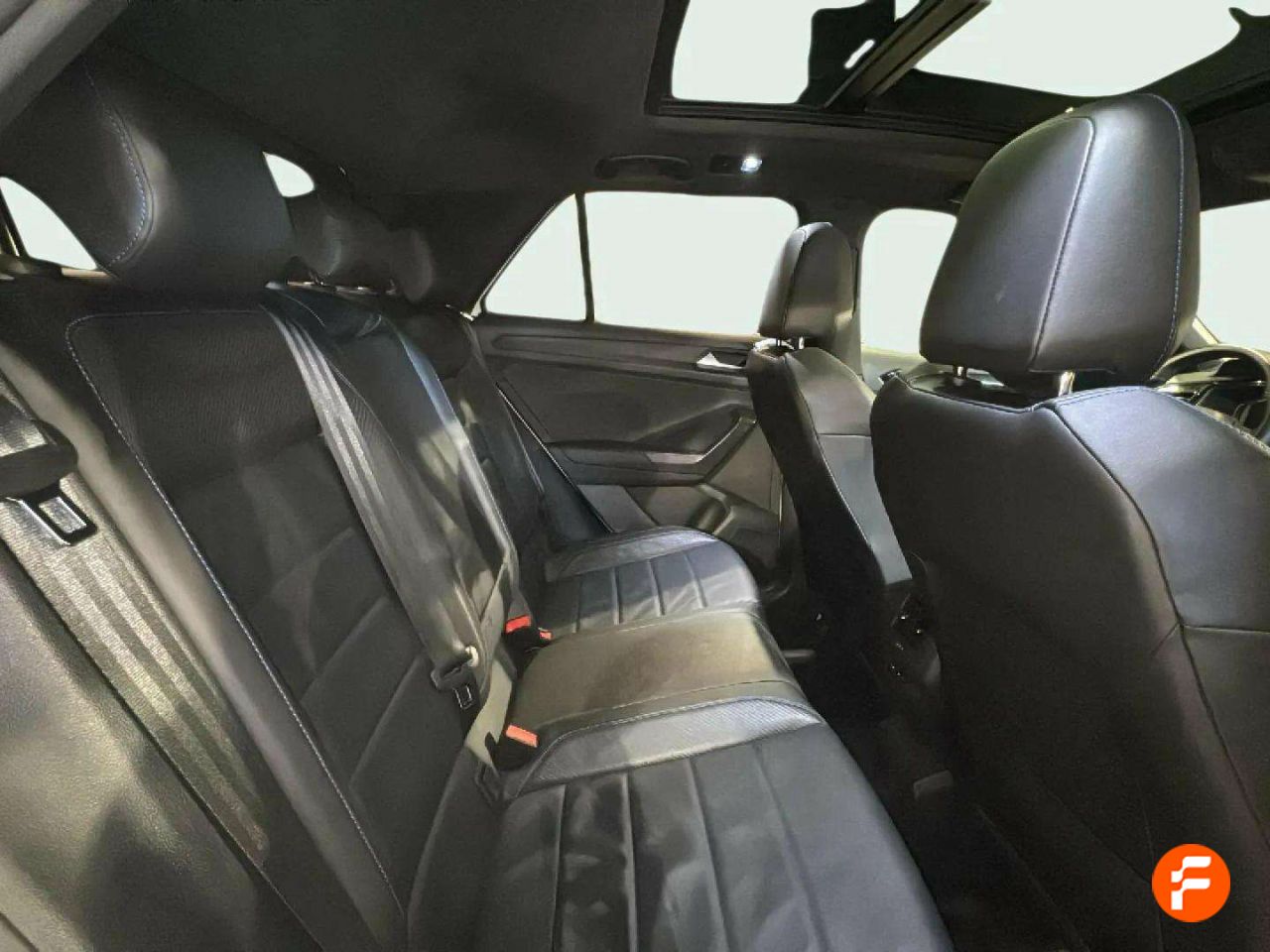 Foto Volkswagen T-Roc 15