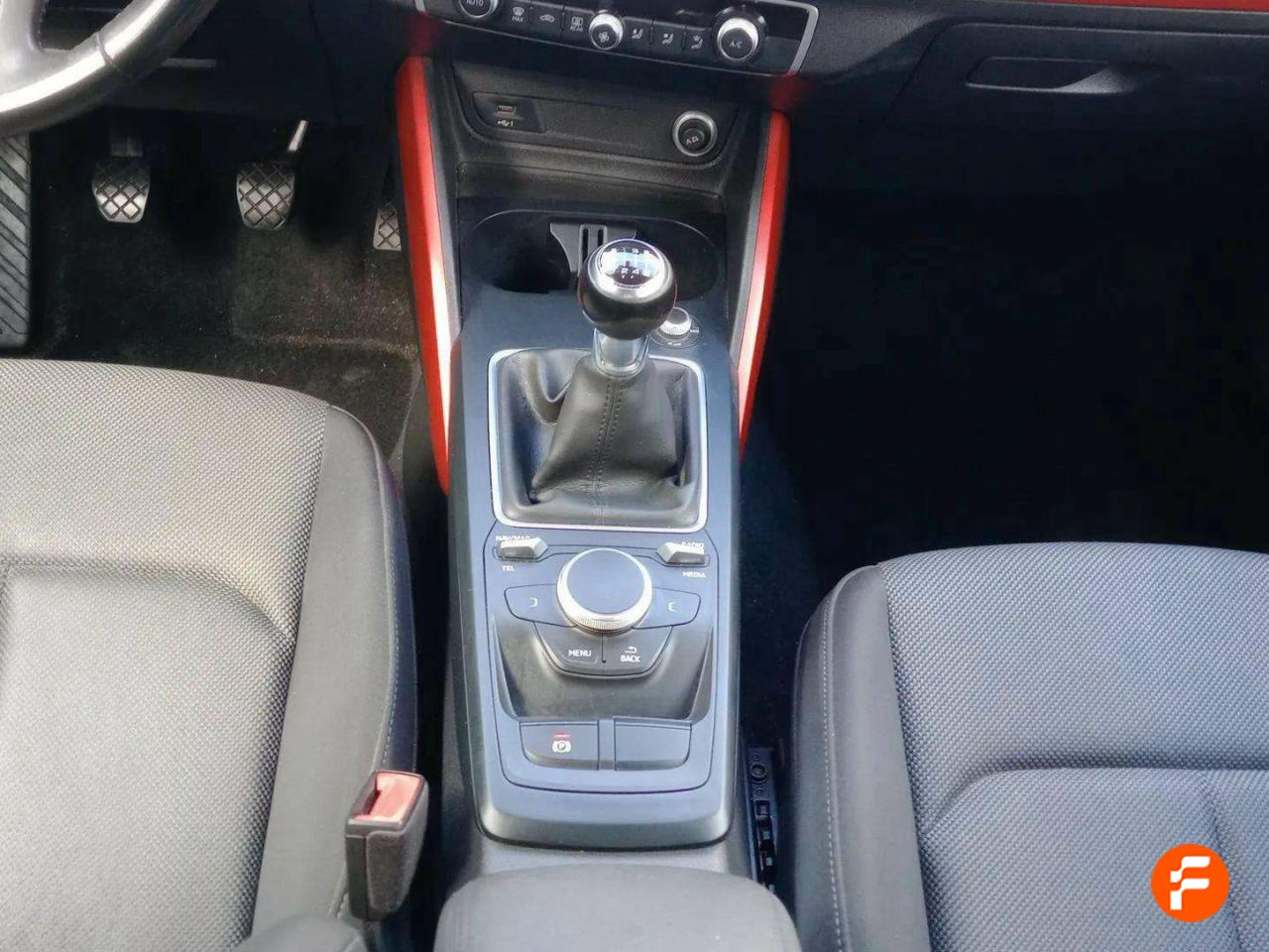 Foto Audi Q2 12