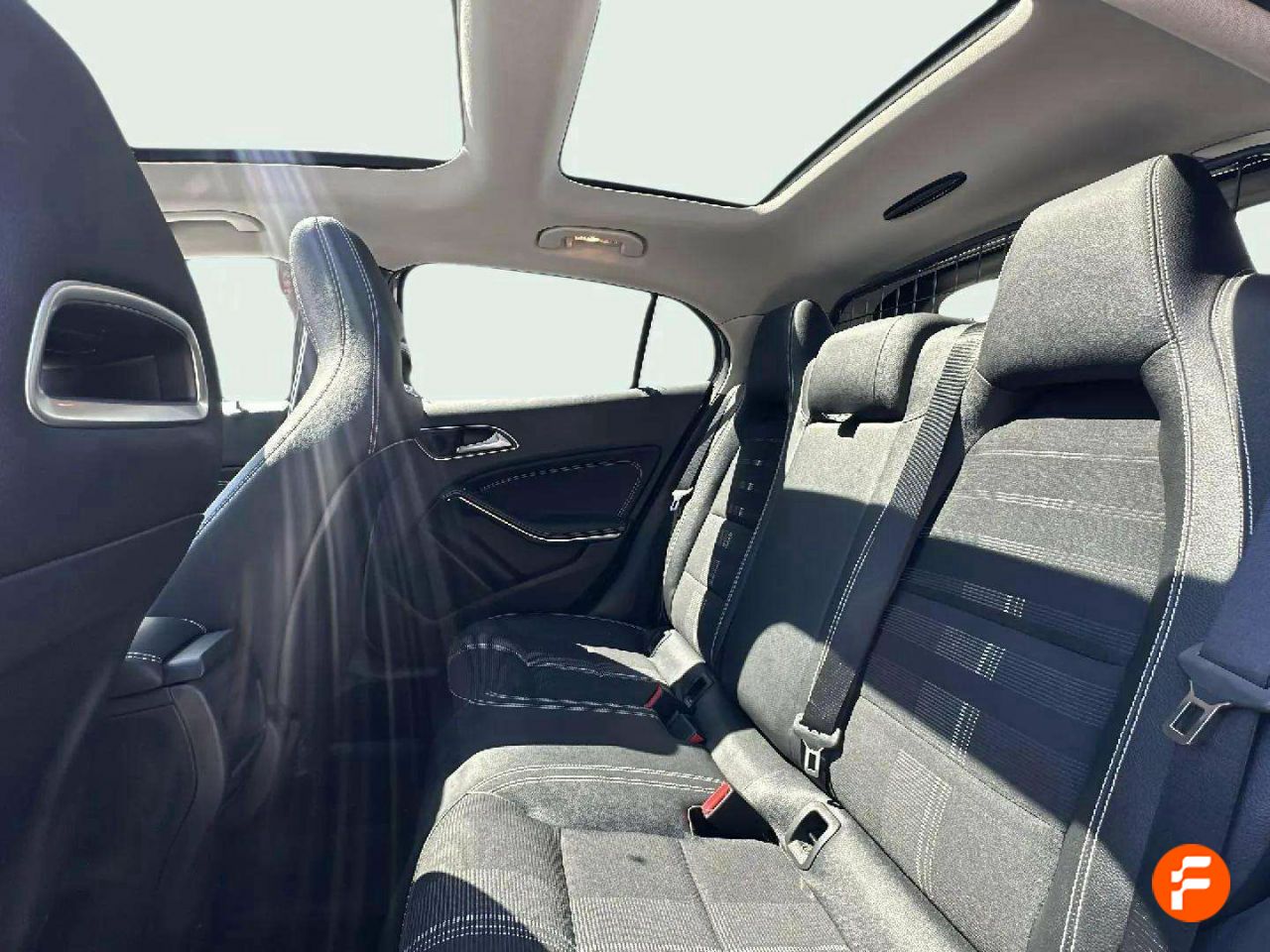 Foto Mercedes-Benz Clase GLA 15