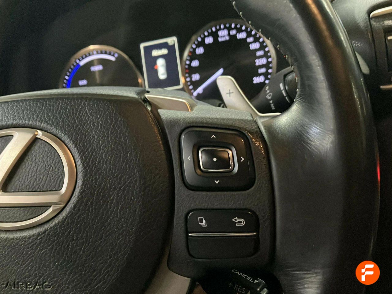 Foto Lexus IS 16