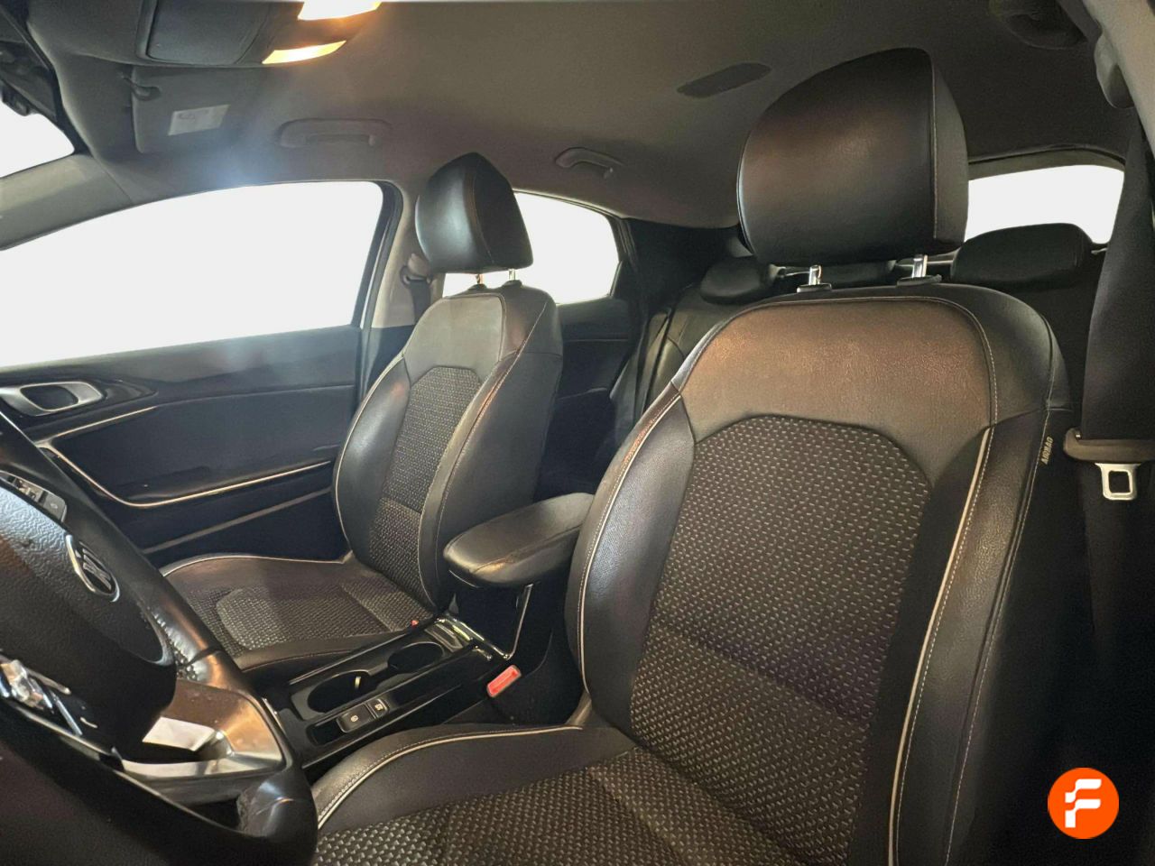 Foto Kia XCeed 11