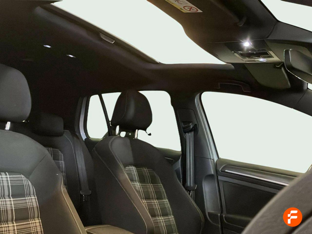 Foto Volkswagen Golf 24