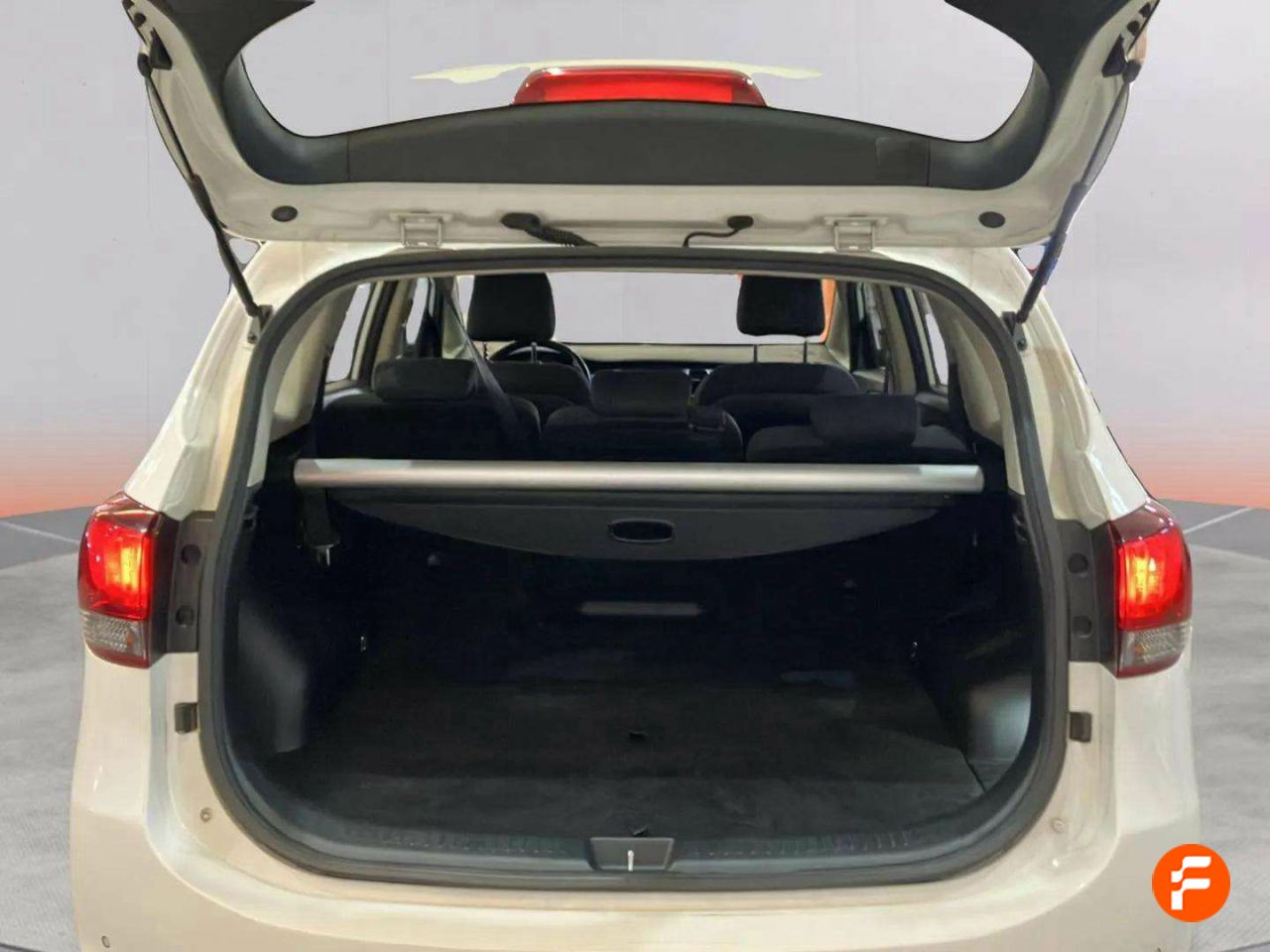 Foto Kia Carens 10