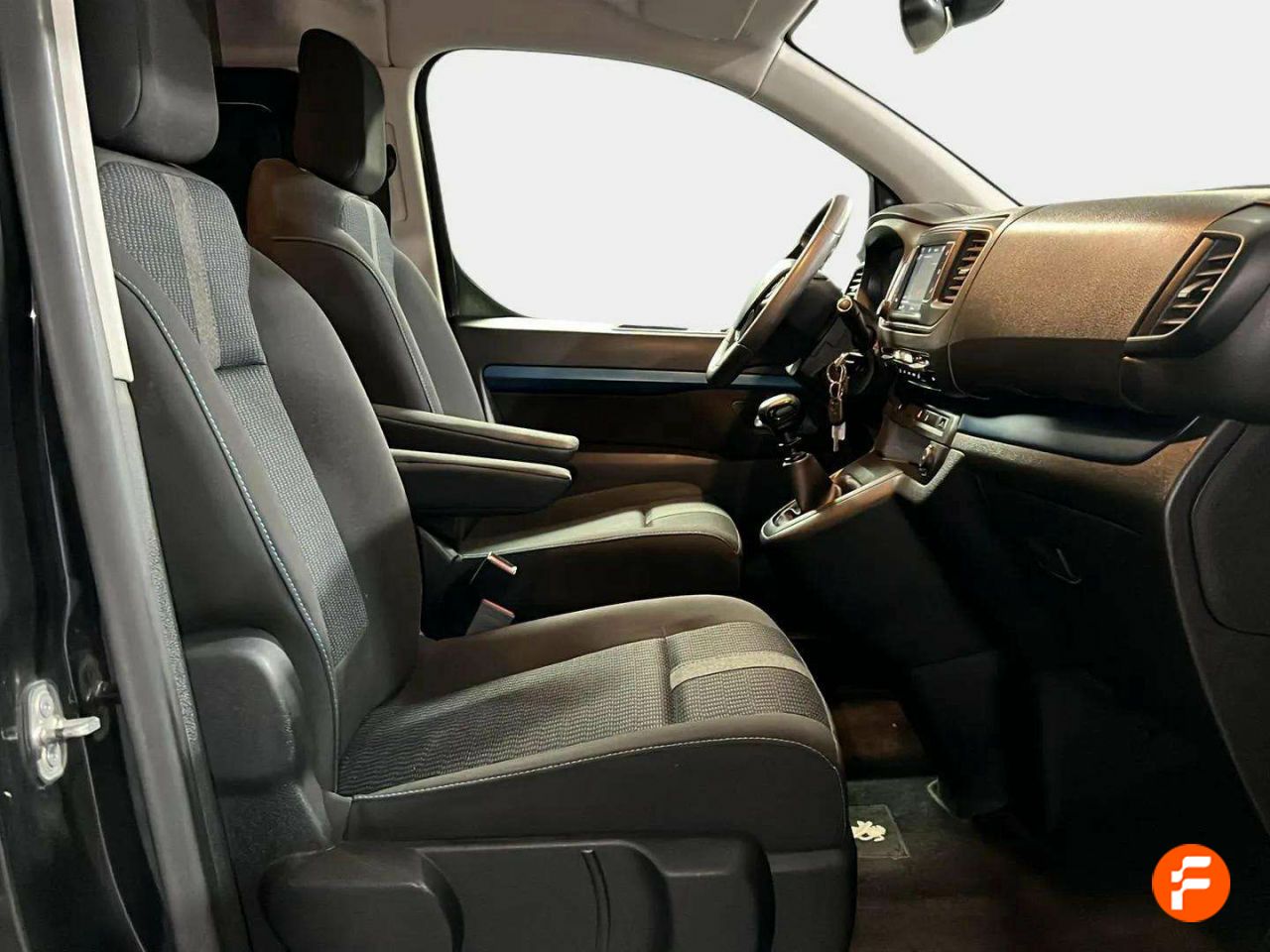Foto Peugeot Traveller 13