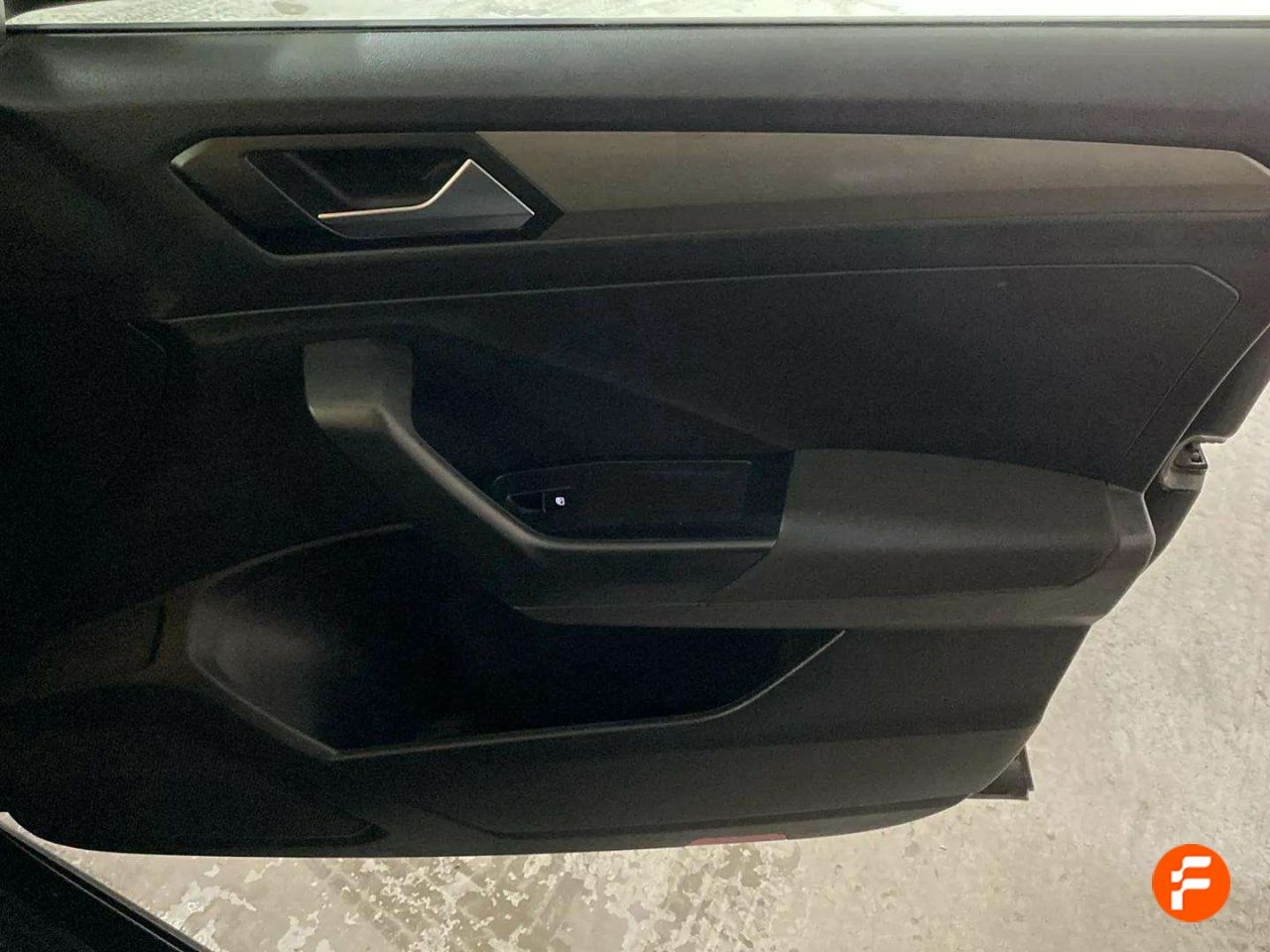 Foto Volkswagen T-Roc 23